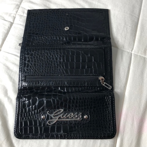 Guess Wallet - Picture 6 of 7